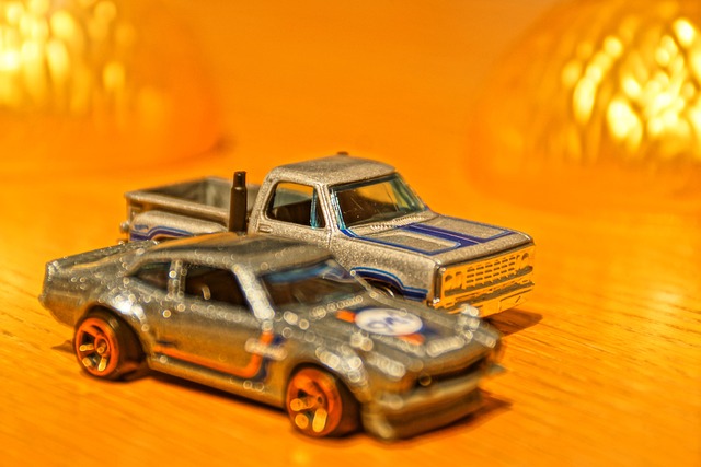 Vzácná kovová autíčka. 